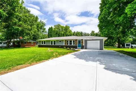 340 Green Acres Dr, Springfield, OH 45504 photo 2