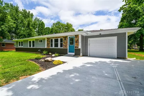 340 Green Acres Dr, Springfield, OH 45504