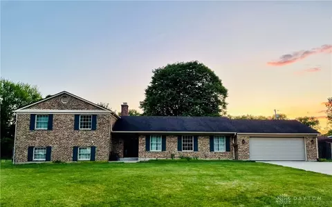1295 Lomeda Ln, Dayton, OH 45434