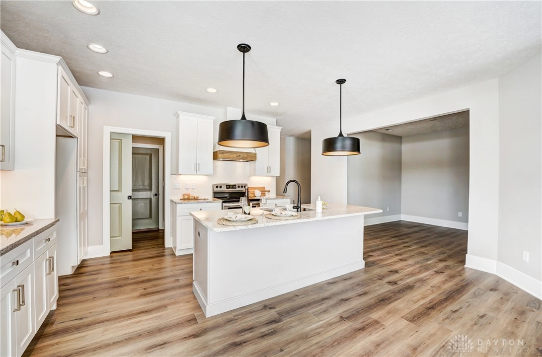 1217 GABLE Way  