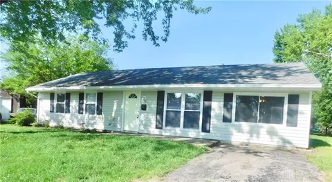 487 Caldwell Cir, New Carlisle, OH 45344