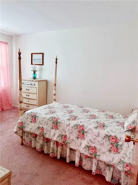 Bedroom - 1153 White Oak Dr, Springfield, OH 45504 photo 6 of 7