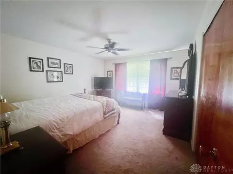 Bedroom - 1153 White Oak Dr, Springfield, OH 45504 photo 4 of 7