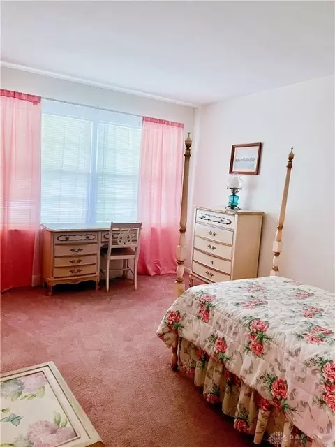 Bedroom - 1153 White Oak Dr, Springfield, OH 45504 photo 5 of 7