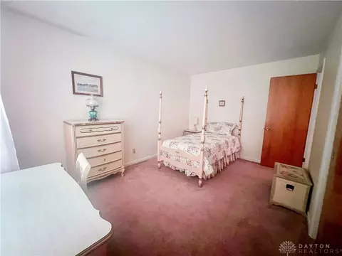 Bedroom - 1153 White Oak Dr, Springfield, OH 45504 photo 2 of 7