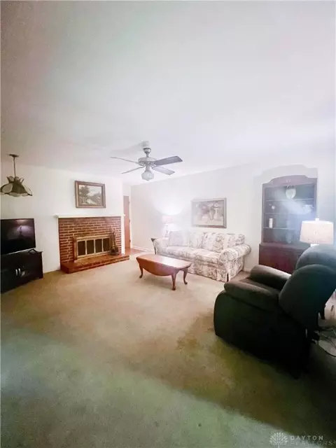 Living - 1153 White Oak Dr, Springfield, OH 45504 photo 1 of 1