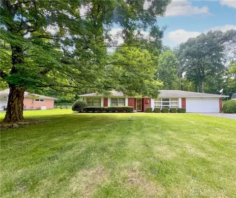 1153 White Oak Dr, Springfield, OH 45504