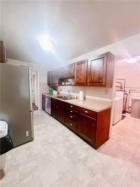 Kitchen - 1153 White Oak Dr, Springfield, OH 45504 photo 3 of 3
