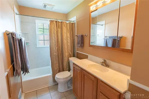 Bath - 3073 Mirimar St, Kettering, OH 45409 photo 1 of 2