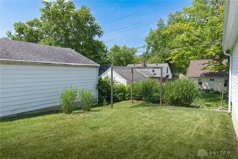 Exterior - 3073 Mirimar St, Kettering, OH 45409 photo 5 of 7