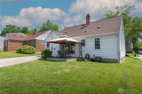 Exterior - 3073 Mirimar St, Kettering, OH 45409 photo 6 of 7