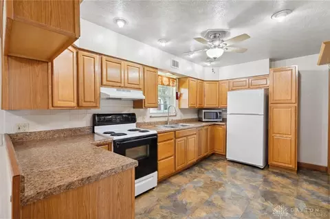 140 Circle Dr, Fairborn, OH 45324 photo 18