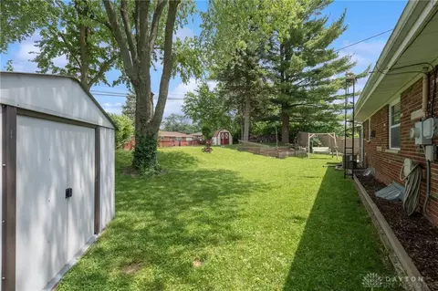 140 Circle Dr, Fairborn, OH 45324 photo 3