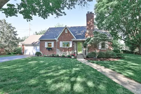 410 Spirea Dr, Oakwood, OH 45419