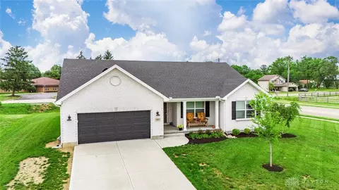 202 Oakridge Ct, Franklin, OH 45005