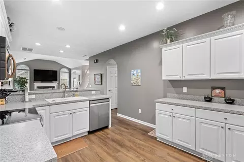 Kitchen - 61 Abbey Dr, Springboro, OH 45066 photo 3 of 4