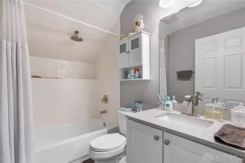 Bath - 61 Abbey Dr, Springboro, OH 45066 photo 3 of 3