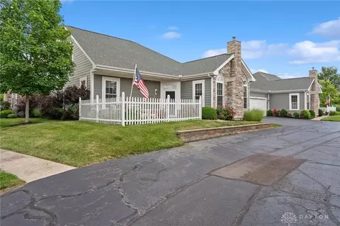 Exterior - 61 Abbey Dr, Springboro, OH 45066 photo 2 of 4