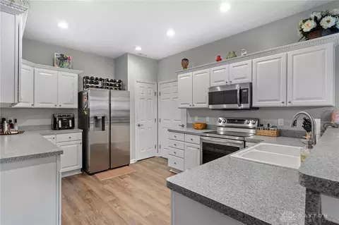 Kitchen - 61 Abbey Dr, Springboro, OH 45066 photo 2 of 4