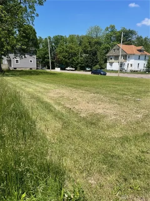 1351 S Limestone St, Springfield, OH 45505