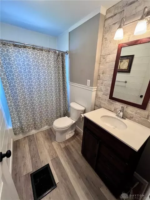 Bath - 817 Homestead Ave, Springfield, OH 45503 photo 1 of 1
