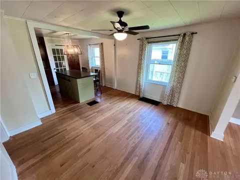 Living - 817 Homestead Ave, Springfield, OH 45503 photo 3 of 4