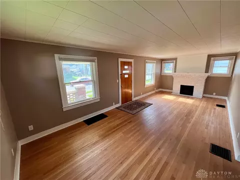 Living - 817 Homestead Ave, Springfield, OH 45503 photo 1 of 4