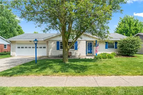 820 Hawthorne Dr, Tipp City, OH 45371