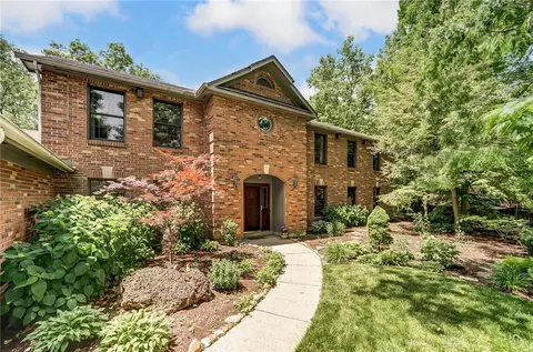9537 Meadow Woods Ln, Dayton, OH 45458