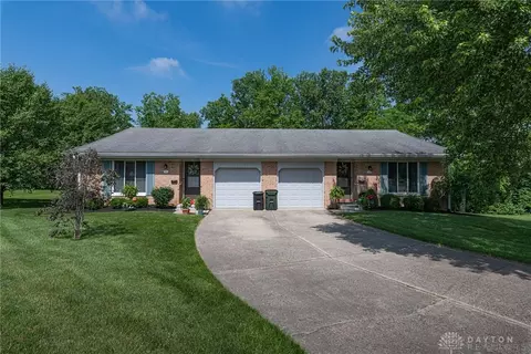 711-713 Red Deer Ln, Miamisburg, OH 45342