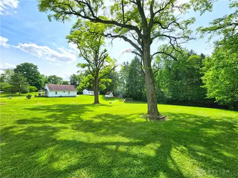 5485 S Pitchin Rd, Springfield, OH 45502 photo 4