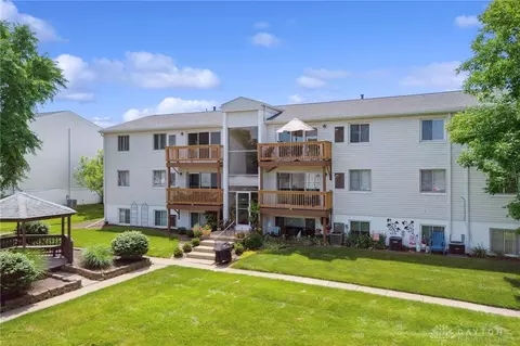 5630 W Coach Dr #E, Dayton, OH 45440