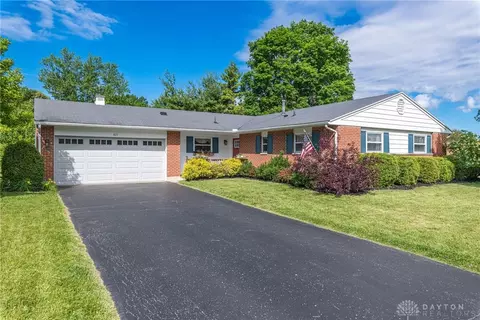 821 Twin Oaks Dr, Riverside, OH 45431