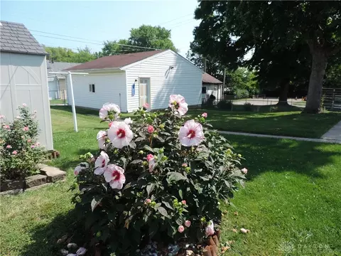 Exterior - 1663 Darst Ave, Dayton, OH 45403 photo 4 of 8