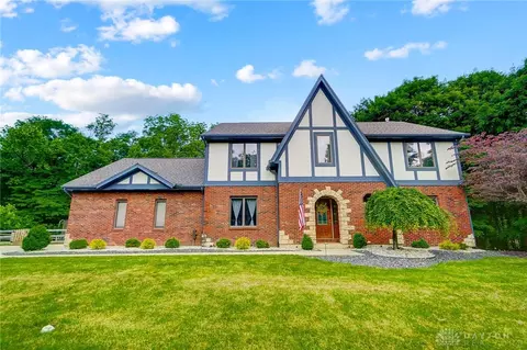 1079 Berryhill Rd, Bellbrook, OH 45305