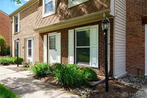 1429 Crown Point Ct, Dayton, OH 45434