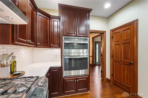 Kitchen - 7691 Deer Path Ct, Springboro, OH 45066 photo 9 of 9