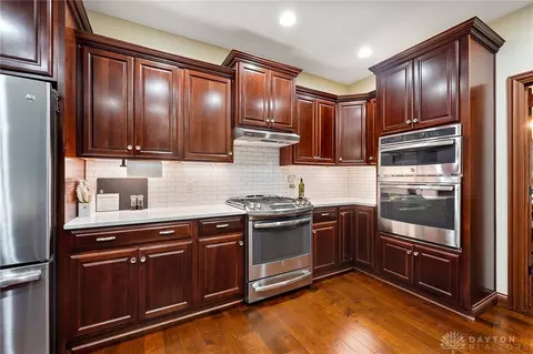Kitchen - 7691 Deer Path Ct, Springboro, OH 45066 photo 8 of 9