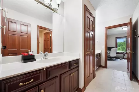 Bath - 7691 Deer Path Ct, Springboro, OH 45066 photo 7 of 10
