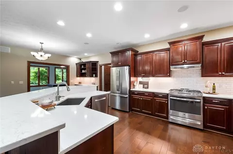 Kitchen - 7691 Deer Path Ct, Springboro, OH 45066 photo 2 of 9