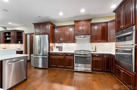 Kitchen - 7691 Deer Path Ct, Springboro, OH 45066 photo 7 of 9