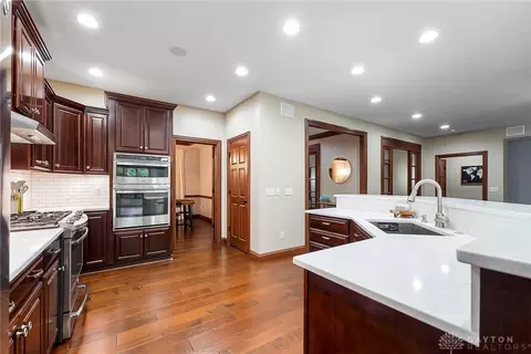 Kitchen - 7691 Deer Path Ct, Springboro, OH 45066 photo 4 of 9