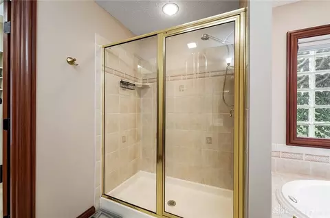 Bath - 7691 Deer Path Ct, Springboro, OH 45066 photo 4 of 10