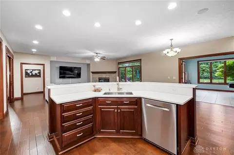 Kitchen - 7691 Deer Path Ct, Springboro, OH 45066 photo 5 of 9
