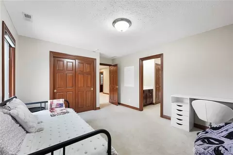 Bedroom - 7691 Deer Path Ct, Springboro, OH 45066 photo 6 of 8