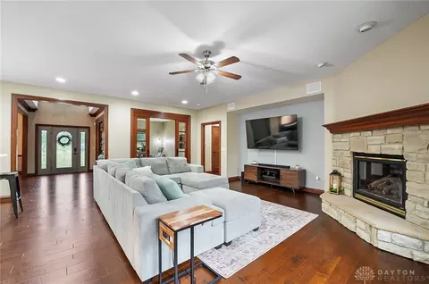Living - 7691 Deer Path Ct, Springboro, OH 45066 photo 2 of 3