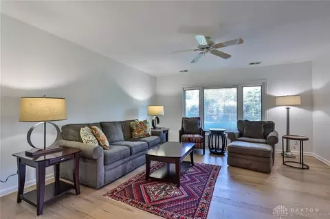 515 N Broadmoor Blvd, Springfield, OH 45504 photo 9