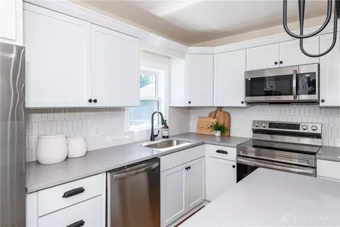 1950 W Bataan Dr, Kettering, OH 45420 photo 20