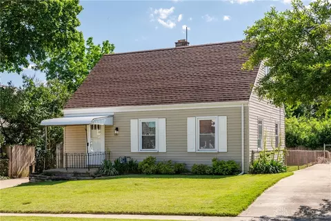 1950 W Bataan Dr, Kettering, OH 45420 photo 3