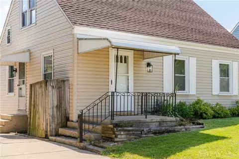 1950 W Bataan Dr, Kettering, OH 45420 photo 5